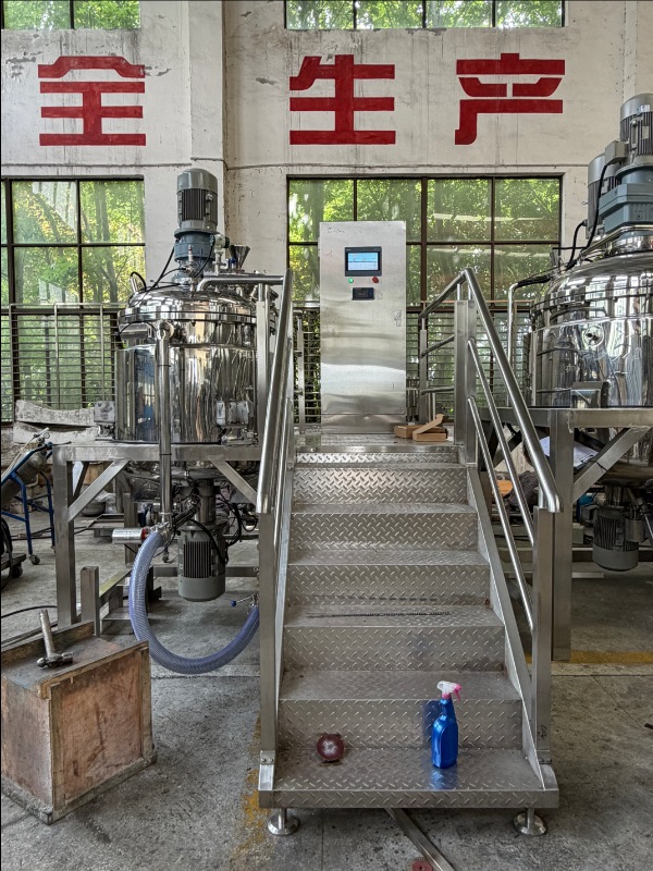 Vacuum Homogenizer Mixer (1)